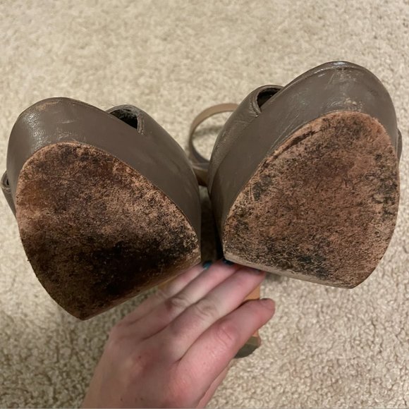 BCBGMaxAzria Taupe Leather Platform Aztec Print Heels - Size 8B - Picture 5 of 6